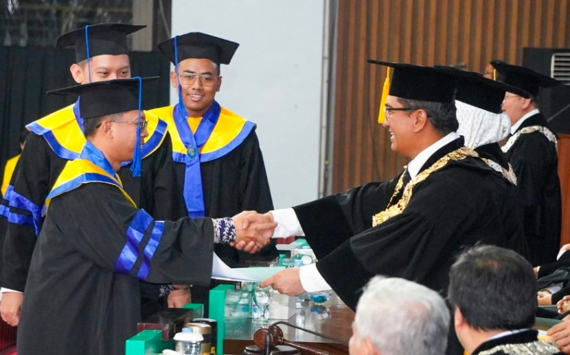 Rektor UI, Prof Heri Hermansyah dalam prosesi wisuda UI. (Foto: Dok Humas UI)