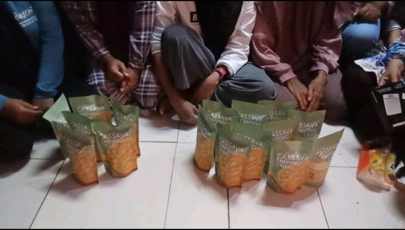 Inovasi Emping Singkong Sangrai Bersama Ibu Ibu PKK Desa Cibeureum Wetan Kecamatan Cimalaka Kabupaten Sumedang