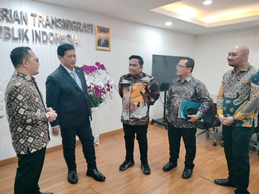 Wakil Menteri Transmigrasi Viva Yogi Mauladi (kedua dari kiri) menerima tima pejabat dari Pemerintah Kabupaten Musi Banyuasin. (FOTO: Dinkominfo Muba)