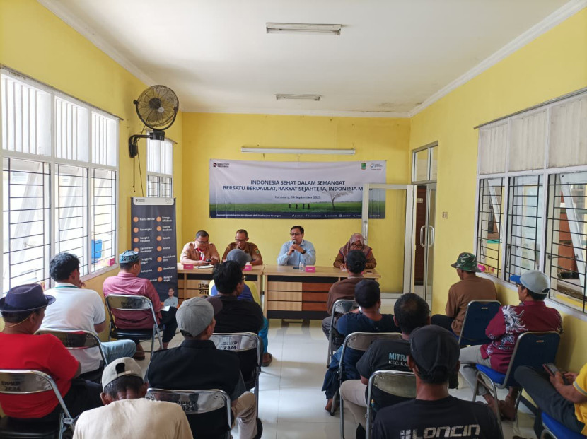 Literasi soal manfaat asuransi ke petani di Karawang