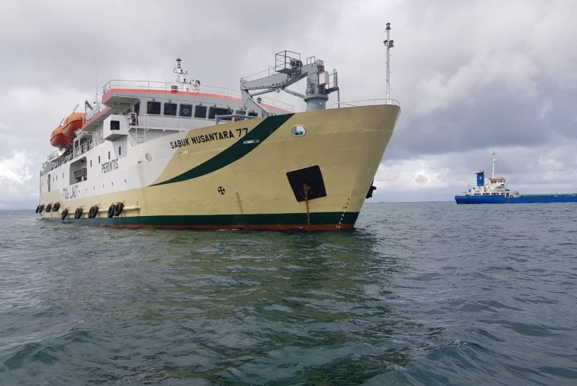 Direktorat Jenderal Perhubungan Laut melalui Direktorat Lalu Lintas dan Angkutan Laut menyerahkan tiga unit Kapal perintis pendukung tol laut. (Dok Ditjen Hubla Kemenhub)