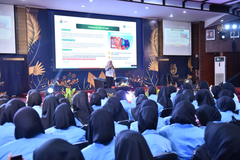 Program AI Ready ASEAN Menyambangi UNISBA: Selenggarakan Kelas Coding dan AI Demi Buka Peluang Literasi Digital untuk Semua Kalangan