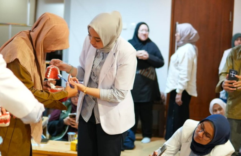 Bulan Kesehatan Gigi Nasional 2025, Ponpes Minhaajurrosyidiin Bersama FKG UI Edukasi Pembiasaan Hidup Sehat
