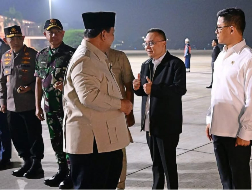 Presiden Prabowo Subianto sebelum naik pesawat kepresidenan di Lanud Halim Perdanakusuma, Jakarta Timur. Sumber: BPMI Setpres