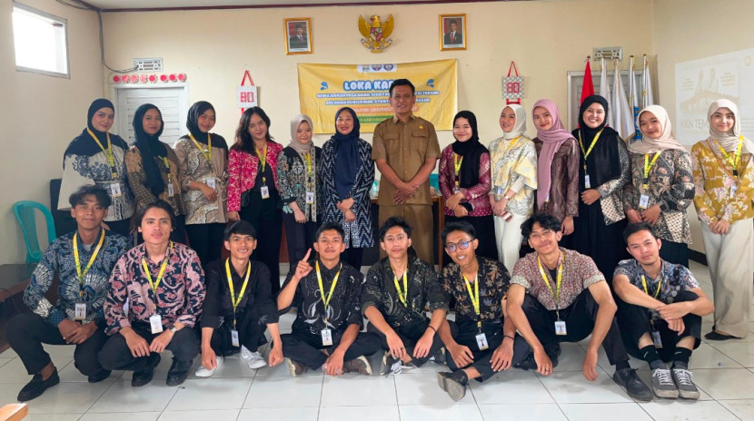 Mahasiswa KKN Tematik UNIGA Kelompok 7 Tahun 2025 Desa Kandangmukti Kecamatan Leles Kabupaten Garut. (Foto Dok. KKN Desa Kandangmukti)