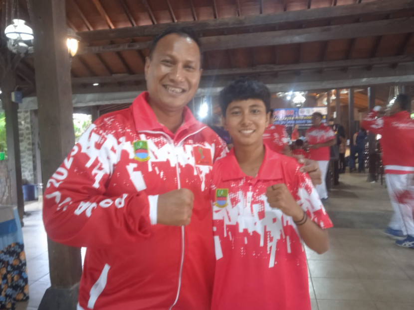 Denis bersama Hasan Basri