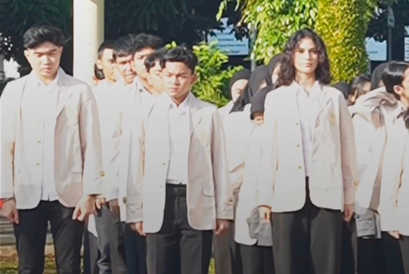 Para mahasiswa asal Kota Depok yang mendapat beasiswa berkuliah di UNSAHID Jakarta. (Foto: Dok RUZKA INDONESIA)