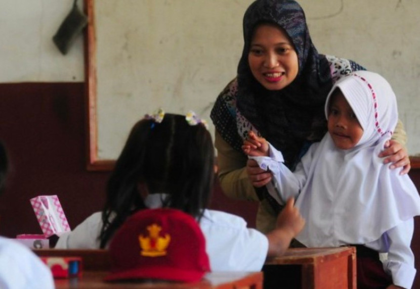 Foto ilustrasi guru mengajar. (Foto: Dok RUZKA INDONESIA)