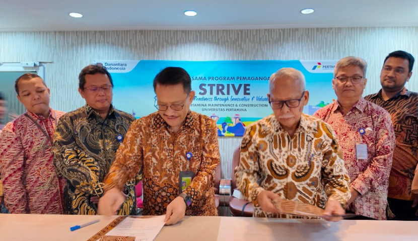 Penandatanganan kerja sama di Graha PertaMC, Jakarta, pada 4 Sepetmber 2025 lalu, yang dihadiri oleh pimpinan kedua institusi, termasuk Wakil Rektor Bidang Akademik dan Kemahasiswaan UPER, Prof. Dr. Ir. Rudy Sayoga Gautama, IPU, serta Plt. Direktur Utama PertaMC dan Direktur Layanan Usaha. (Foto: Humas UPER) 