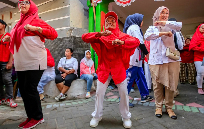 Para lansia melakukan aktivitas senam. (Foto: Dok RUZKA INDONESIA) 