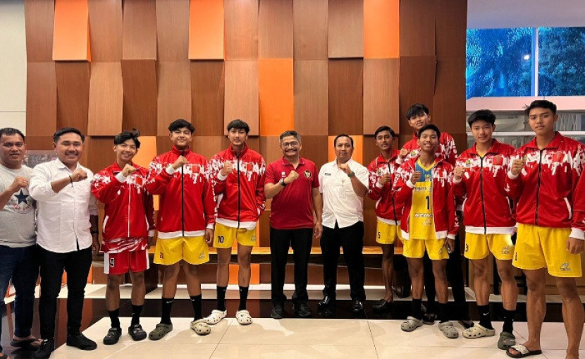 Tim Voli Putra Kabupaten Bekasi disambangi Kepala Disbudpora Iman Nugraha bersama jajarannya.