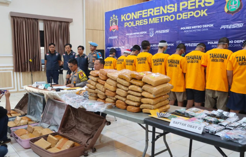 Jumpa pers pengungkapan kasus narkoba oleh Polres Metro Depok. (Foto: Dok Humas Polres Metro Depok) 