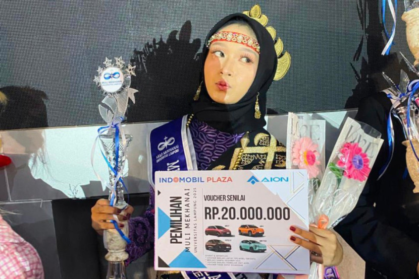 Azkia Zahwanisa, mahasiswi Prodi Bahasa Prancis -- yang tampil di grandfinal -- terpilih sebagai Duta Entrepreneur Muli Provinsi Lampung 2025. (Foto: Dok RUZKA INDONESIA) 
