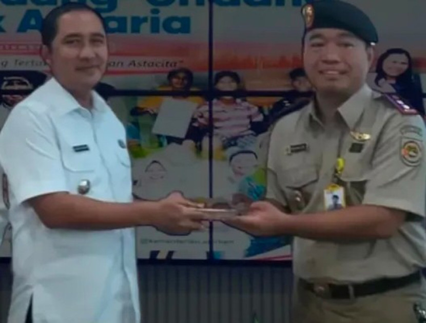 Kepala BPN Kota Depok, Budi Jaya (kanan) dan Wakil Wali Kota Depok, Chandra Rahmansyah (kiri). (Foto: Dok RUZKA INDONESIA) 