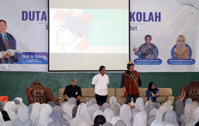 Duta Baca Gol A Gong bersama nara sumber lainnya. (FOTO: Dok. Rumah Dunia)