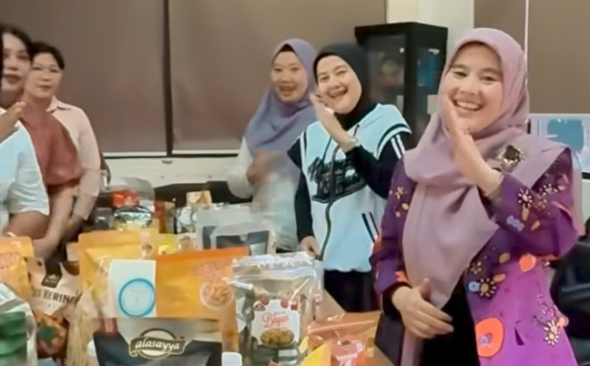 Ketua Dekranasda Kota Depok, Siti Barkah Hasanah atau yang akrab disapa Cing Ikah berharap UMKM 'naik kelas'. (Foto: Dok. RUZKA INDONESIA) 