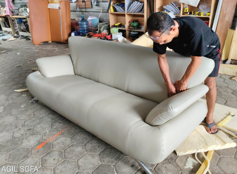 Daftar Biaya Service Sofa Tangerang | sumber gambar: <a href=