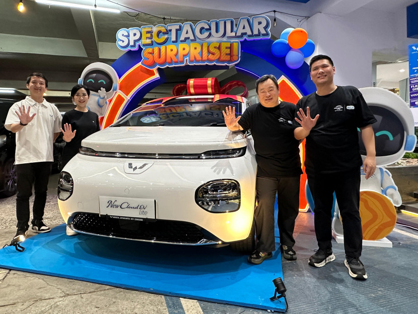 Wuling dan Electronic City Umumkan Pemenang Grand Prize New Cloud EV Lite dalam Program ‘Spectacular Surprise’ (Doc. Wuling Motors).