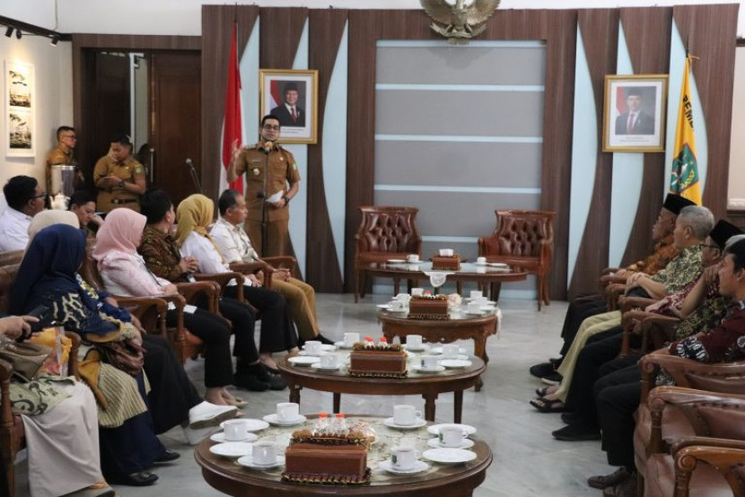Pelepasan ASN Pemkot Sukabumi yang pensiun di Balai Kota Sukabumi, Senin (29/9/2025).