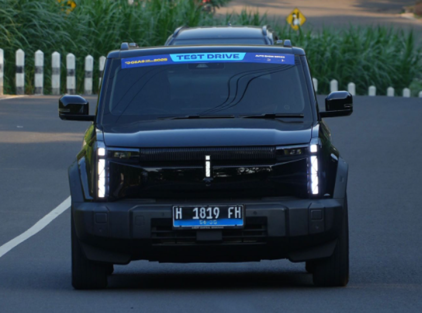 Test drive menjadi  kegiatan favorit pengunjung pameran otomotif.   dok GIIAS