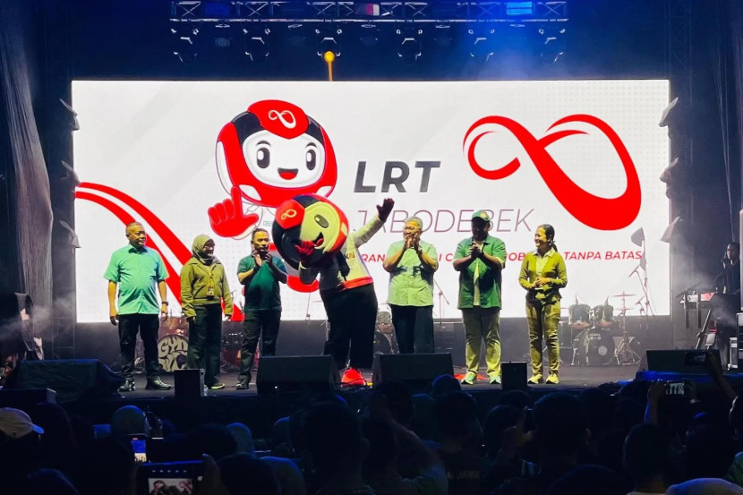 KAI Group secara resmi meluncurkan identitas baru LRT Jabodebek berupa maskot Reno dan tagline “Transportasi Cerdas, Mobilitas Tanpa Batas” pada Kamis, 25 September 2025 di Plaza Stasiun LRT Ciracas. (Foto: Humas KAI)