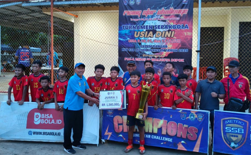 SSB Fajar Putra Junior 04 berhasil naik podium, meraih Juara I, kelompok usia 12 tahun di Turnamen Rising Metro Kukusan ke 26. (Foto: Dok RUZKA INDONESIA) 