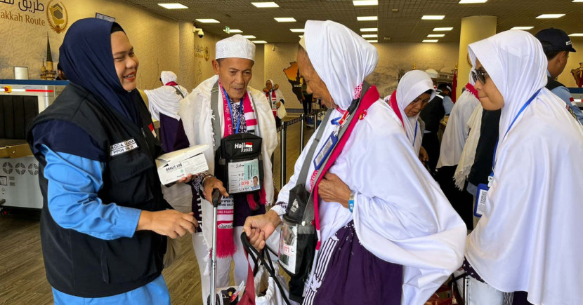 Jemaah haji Indonesia saat tiba di Bandara Amir Muhammad bin Abdul Aziz (AMAA), Madinah, Arab Saudi. (Foto: Dok RUZKA INDONESIA)