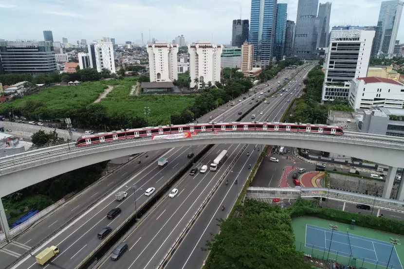 Ilustrasi. Memasuki usia dua tahun operasional, LRT Jabodebek terus menunjukkan tren positif sebagai moda transportasi modern pilihan masyarakat. (Foto: Dok. Humas KAI)