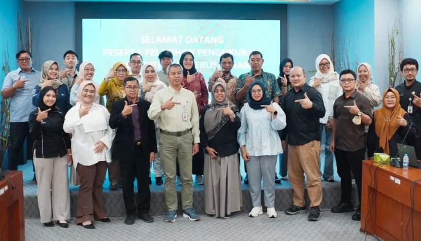 Para perwakilan perusahaan yang mengikuti Pelatihan dan Uji Kompetensi Sertifikasi Profesi Skema Pengukuran Produktivitas di Balai Kota Depok, Selasa (30/09/2025). (Foto: Dok Diskominfo Kota Depok).