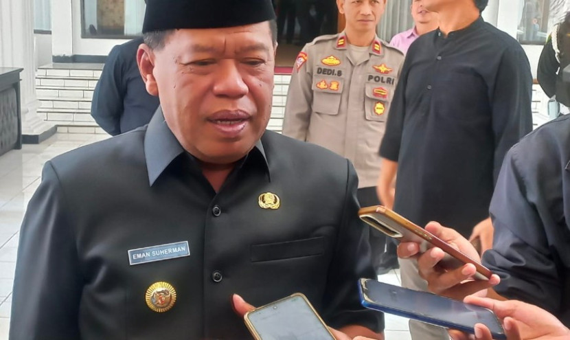 Bupati Majalengka, Eman Suherman usai rapat Paripurna RAPBD 2026 di Gedung Bhineka Yudha Sawala. (Foto : Dok Eko Widiantoro)