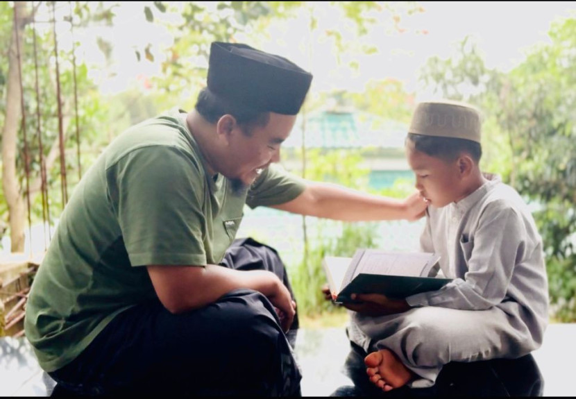 Rio (11 tahun) bocah terlantar asal Kecamatan Nagrak, Kabupaten Sukabumi yang sempat ditolak dinsos kini berada di pesantren.