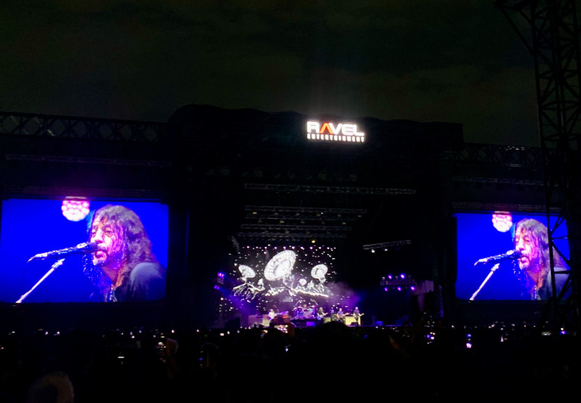 Foo Fighters menggelar konser di Pantai Karnaval Ancol Jakarta, Kamis (2/10/2025). (Filmusiku/Rahma Sulistya)