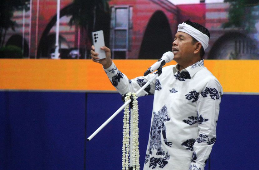 Gubernur Jabar Dedi Mulyadi menyampaikan sambutan pada acara Pembinaan Sekolah Menengah Kejuruan, Semarak Vokasi (SERASI) dengan Panca Waluya di Gedung Sabuga, Kota Bandung, Kamis (2/10/2025). Foto: Edi Yusuf
