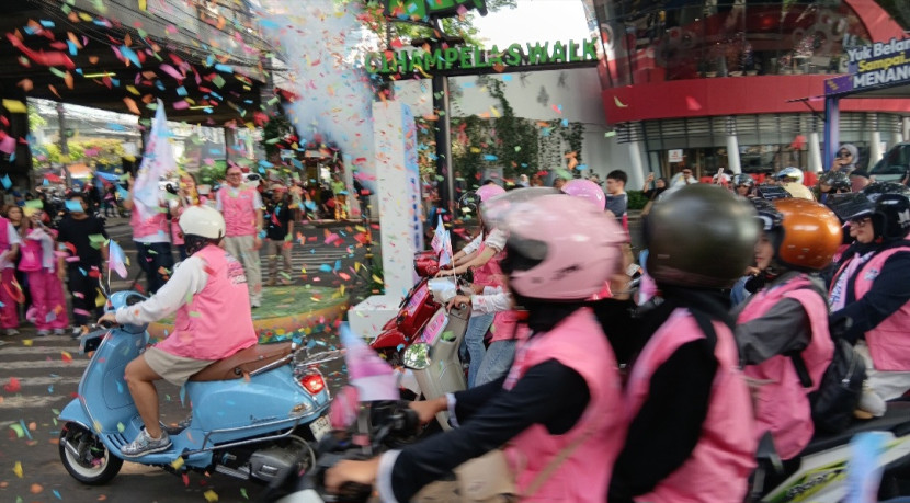 Ratusan pengendara motor perempuan antusias ikuti konvoi keliling Kota Bandung