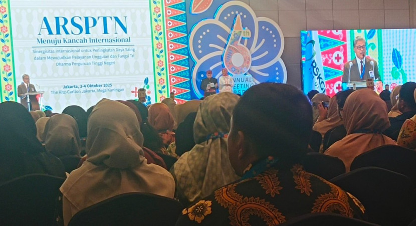Mendiktisaintek, Brian Yuliarto membuka acara Kongres Nasional ARSPTN ke 6 di Ritz Carlton Mega Kuningan Jakarta, Sabtu (04/10/2025). 