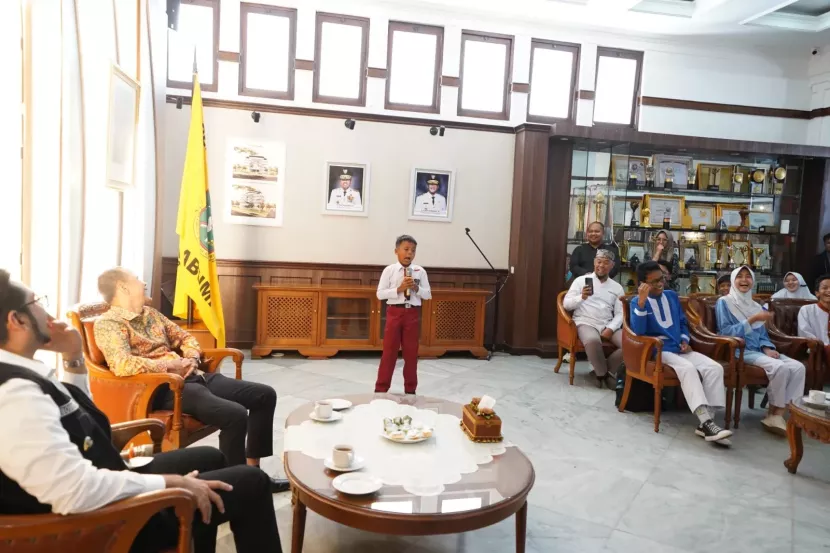 Pelepasan kontingen Kota Sukabumi ke FTBI tingkat Jabar di Balai Kota Sukabumi, Jumat (3/10/2025) lalu.