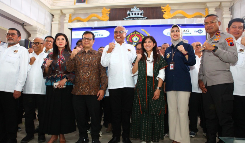 Menkomdigi Meutya Hafid menyaksikan pengukuhan kepengurusan PWI Pusat di Monumen Per, Kota Surakarta, Jateng, Sabtu (04/10/2025). (Foto: Dok Humas PWI Pusat)