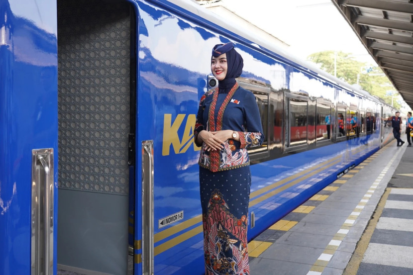 Ilustrasi. Tampilan eksterior Kereta Compartment berwarna biru dengan livery warna emas. (Foto: Dok. Humas KAI)