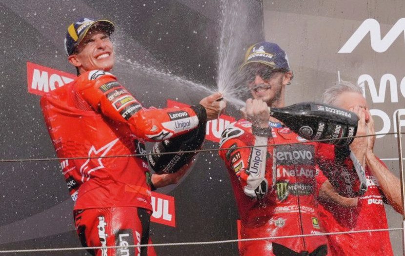Marc Marquez dan Pecco Bagnaia. (AP Photo/Hiro Komae)