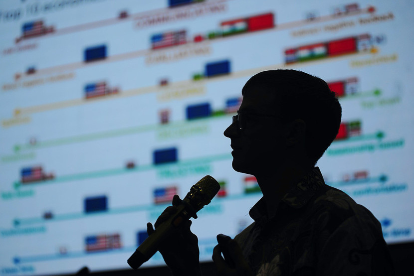 Joseph Worcester membahas berbagai bagaimana high context communication di negara-negara Asia seperti Indonesia, China, Jepang, Korea menimbulkan gap komunikasi.