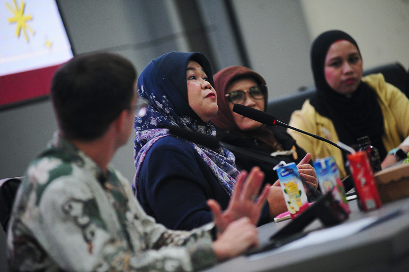 Praktisi hukum internasional Leni Widi Mulyani, memaparkan sejumlah pengalamannya berada di berbagai negara dalam rangkaian kerjanya menjadi pembicara di luar negeri.