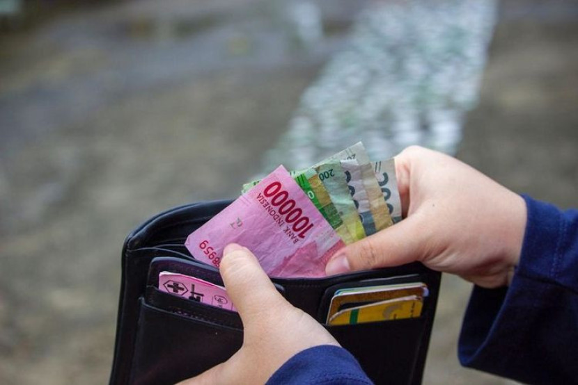 Mengatur keuangan. Foto: Dok. Republika