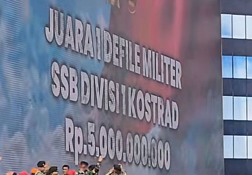 Kostrad juara 1 defile militer pada HUT Ke-80 TNI di Monas, Jakarta Pusat, Ahad. Sumber: Seputar Militer