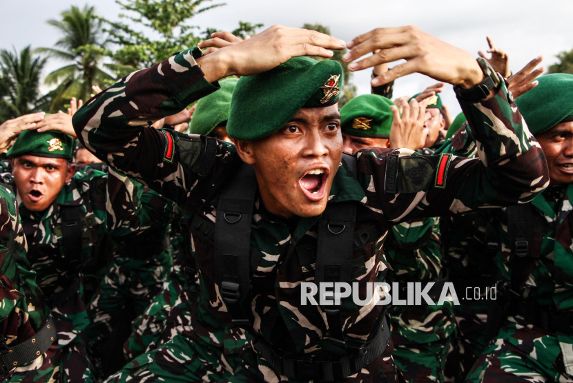 Prajurit TNI. Anak-anak tentara mendapatkan julukan 'anak kolong'.