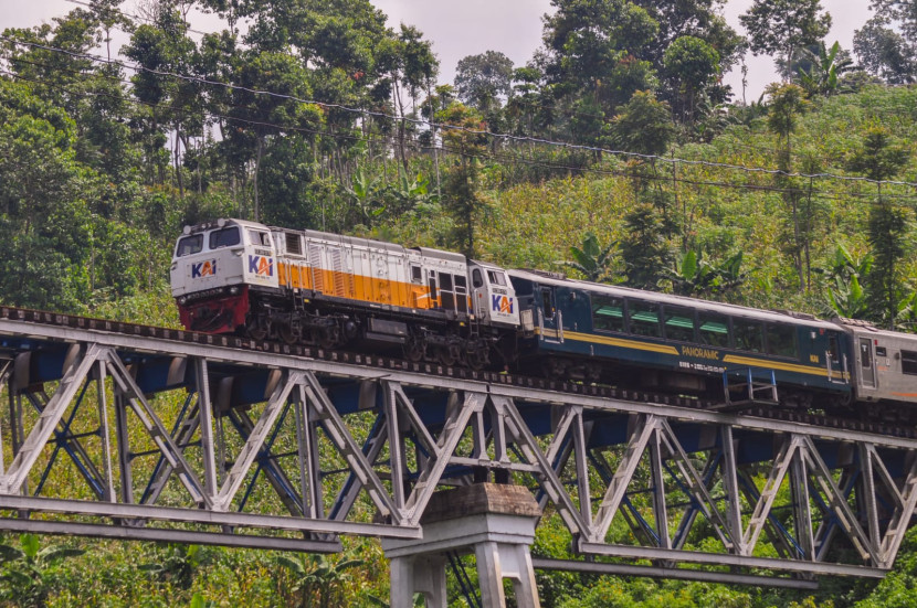 Ilustrasi. Dari Djawatan Kereta Api hingga KAI Group hari ini, perjalanan dari masa ke masa KAI selalu diwarnai inovasi dan dedikasi untuk pelanggan. (Foto: Humas KAI)