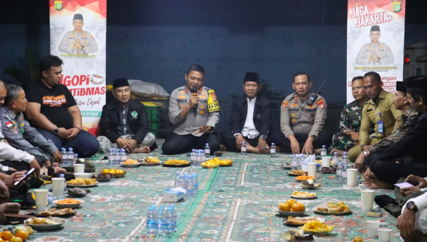 Kapolres Metro Depok Kombes Pol Abdul Waras beserta jajarannya mengggelar kegiatan Jaga Jakarta dan Ngopi Kamtibmas. (Foto: Dok Humas Polres Depok) 