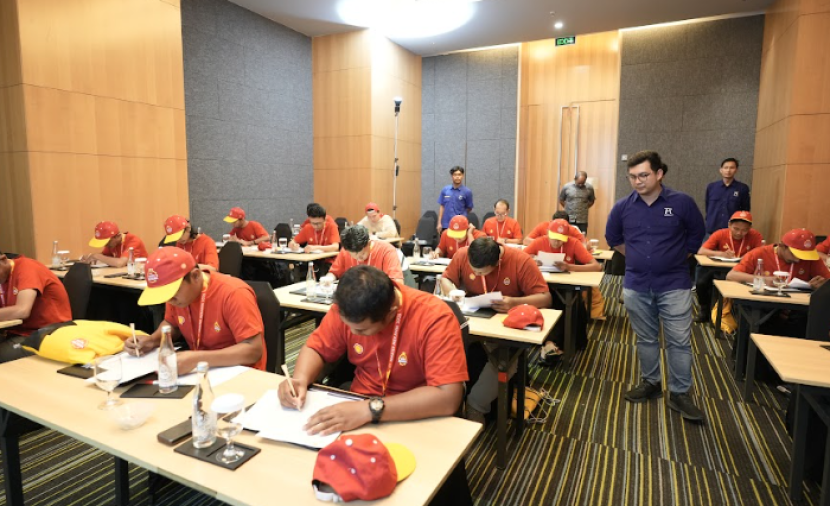 Tampak para peserta Shell Master Mechanic 2025 sedang mengikuti kompetisi. dok Shell