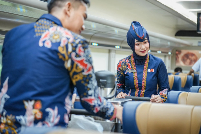 Ilustrasi. Batik telah menjadi wajah layanan KAI sejak Desember 2022. (Foto: Humas KAI)