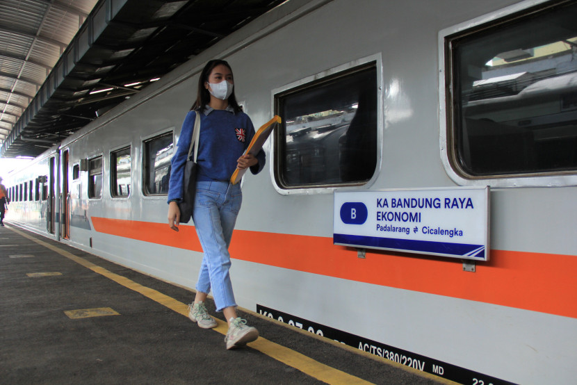 KA Lokal Bandung Raya hadir sebagai sahabat perjalanan harian yang mendukung mobilitas warga Bandung Raya. (Foto: Dok. Humas KAI) 