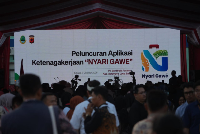 Peluncuran Aplikasi 'Nyari Gawe' di PT Sun Bright Lestari, Cirebon, Selasa (7/10/2025). Foto: Diskominfo Jabar
